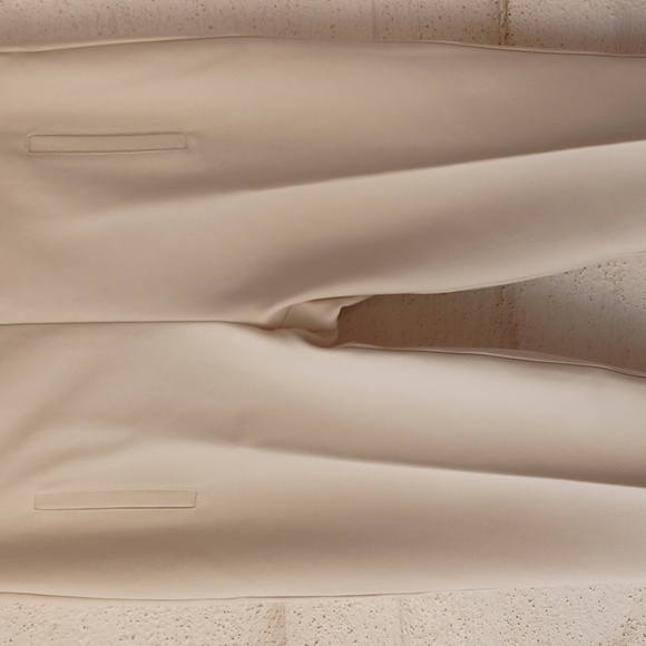 Chico's Cream Color Ankle Length Legging, Stretch, Like New - Picture 7 of 14